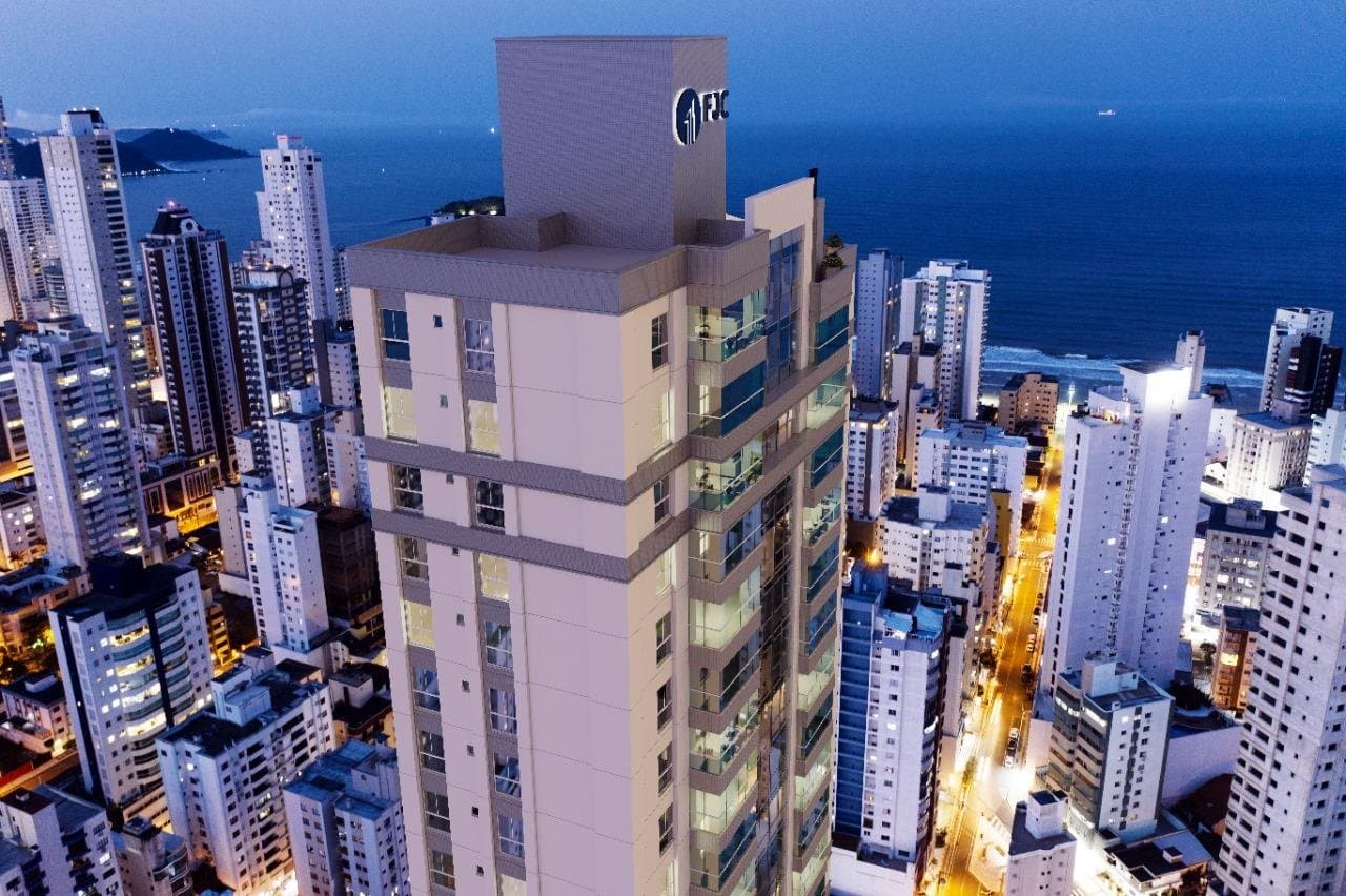 Apartamento de 4 quartos com 2 suítes e 146 m² em Bal. Camboriú