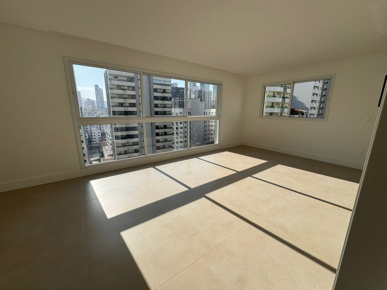 Apartamento de 3 quartos com 3 suítes e 125 m² em Bal. Camboriú