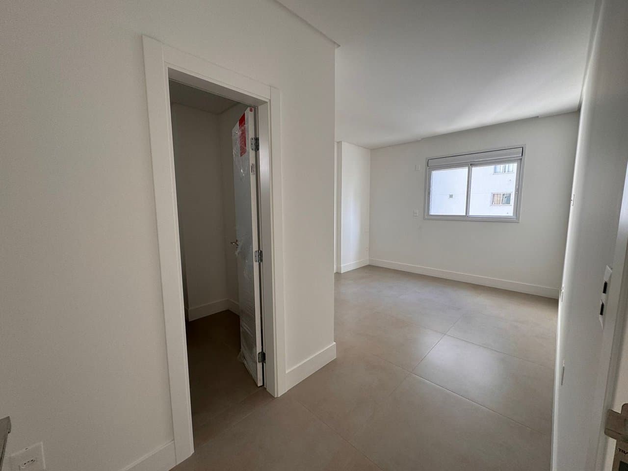 Apartamento de 3 quartos com 3 suítes e 125 m² em Bal. Camboriú