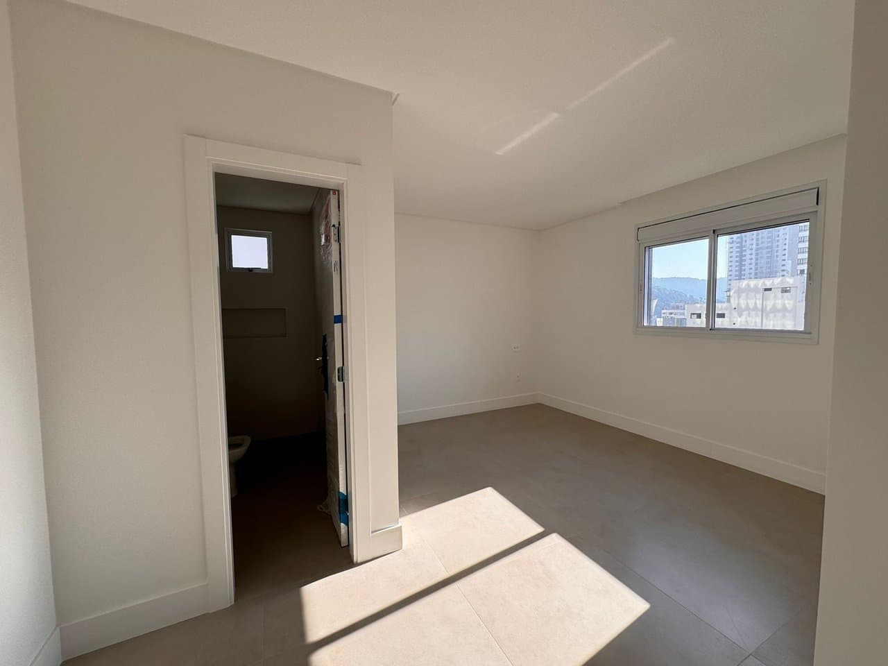 Apartamento de 3 quartos com 3 suítes e 125 m² em Bal. Camboriú