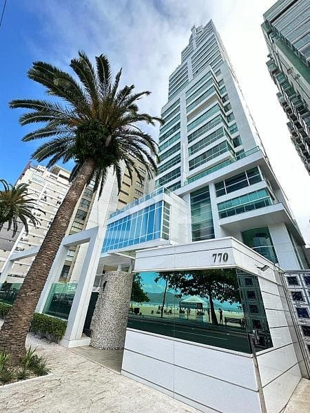 Apartamento de 3 quartos com 3 suítes e 317 m² em Bal. Camboriú