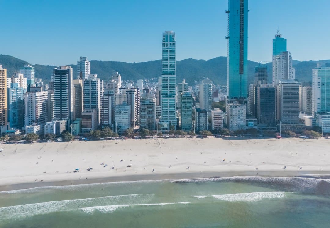 Apartamento de 3 quartos com 3 suítes e 317 m² em Bal. Camboriú