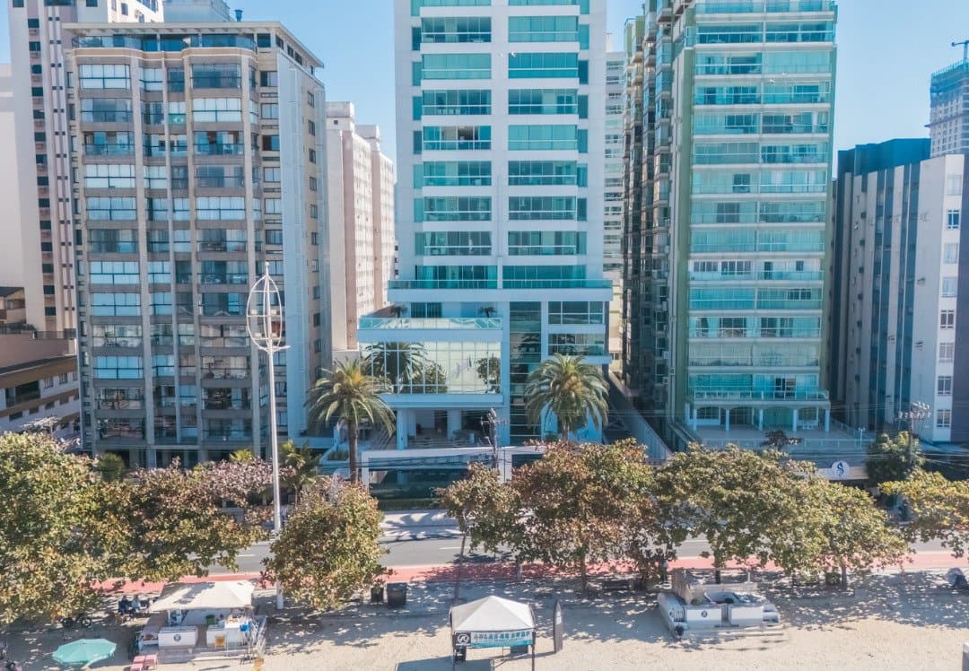 Apartamento de 3 quartos com 3 suítes e 317 m² em Bal. Camboriú