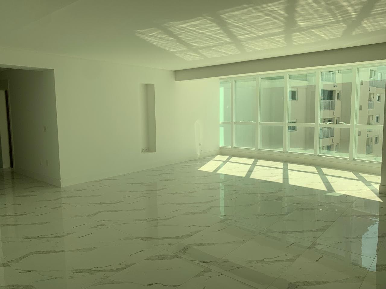Apartamento de 4 quartos com 4 suítes e 184 m² em Bal. Camboriú