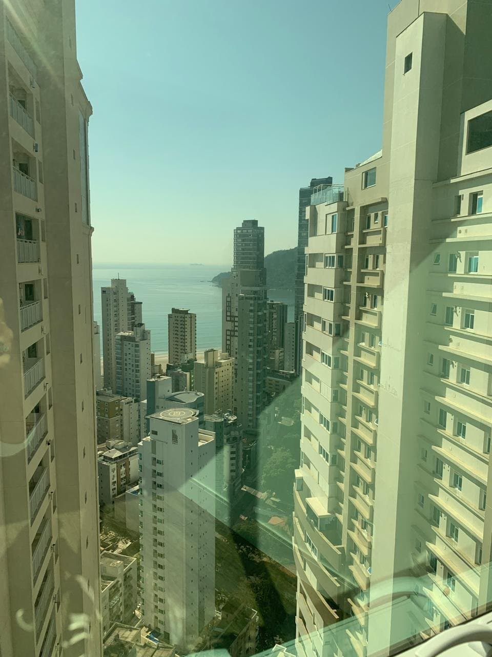 Apartamento de 4 quartos com 4 suítes e 184 m² em Bal. Camboriú