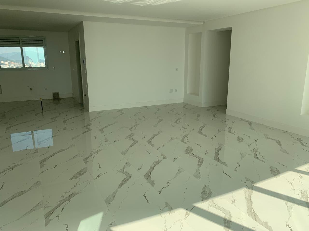 Apartamento de 4 quartos com 4 suítes e 184 m² em Bal. Camboriú