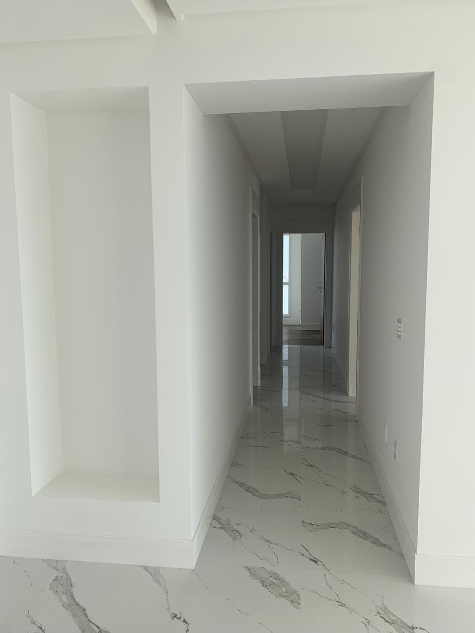Apartamento de 4 quartos com 4 suítes e 184 m² em Bal. Camboriú