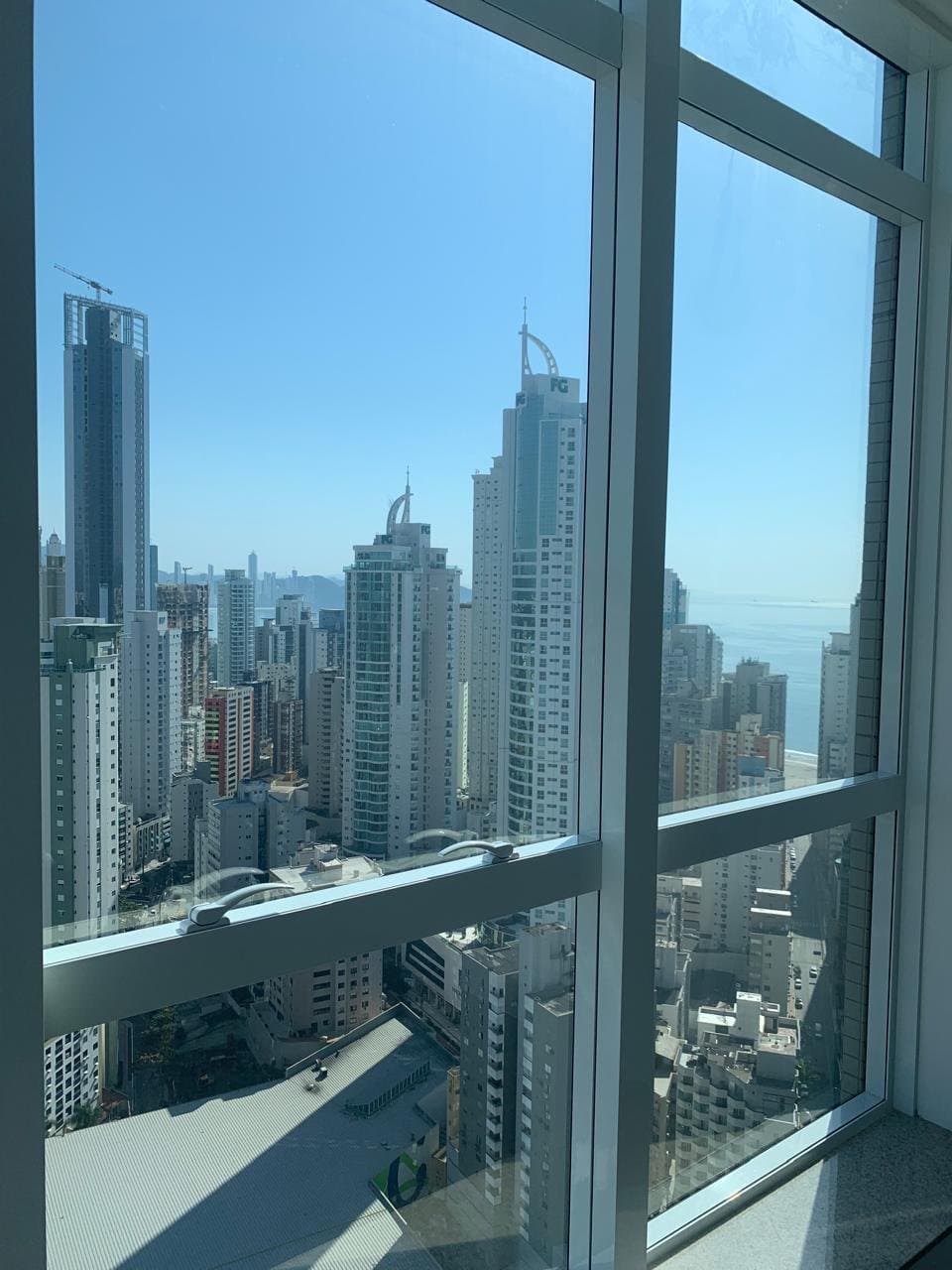 Apartamento de 4 quartos com 4 suítes e 184 m² em Bal. Camboriú