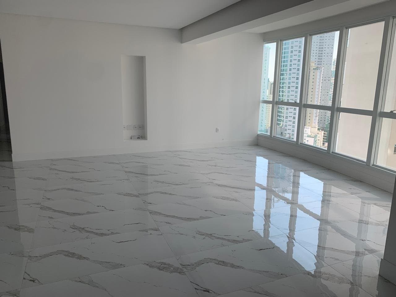 Apartamento de 4 quartos com 4 suítes e 182 m² em Bal. Camboriú