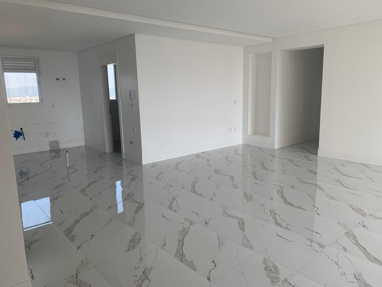 Apartamento de 4 quartos com 4 suítes e 182 m² em Bal. Camboriú