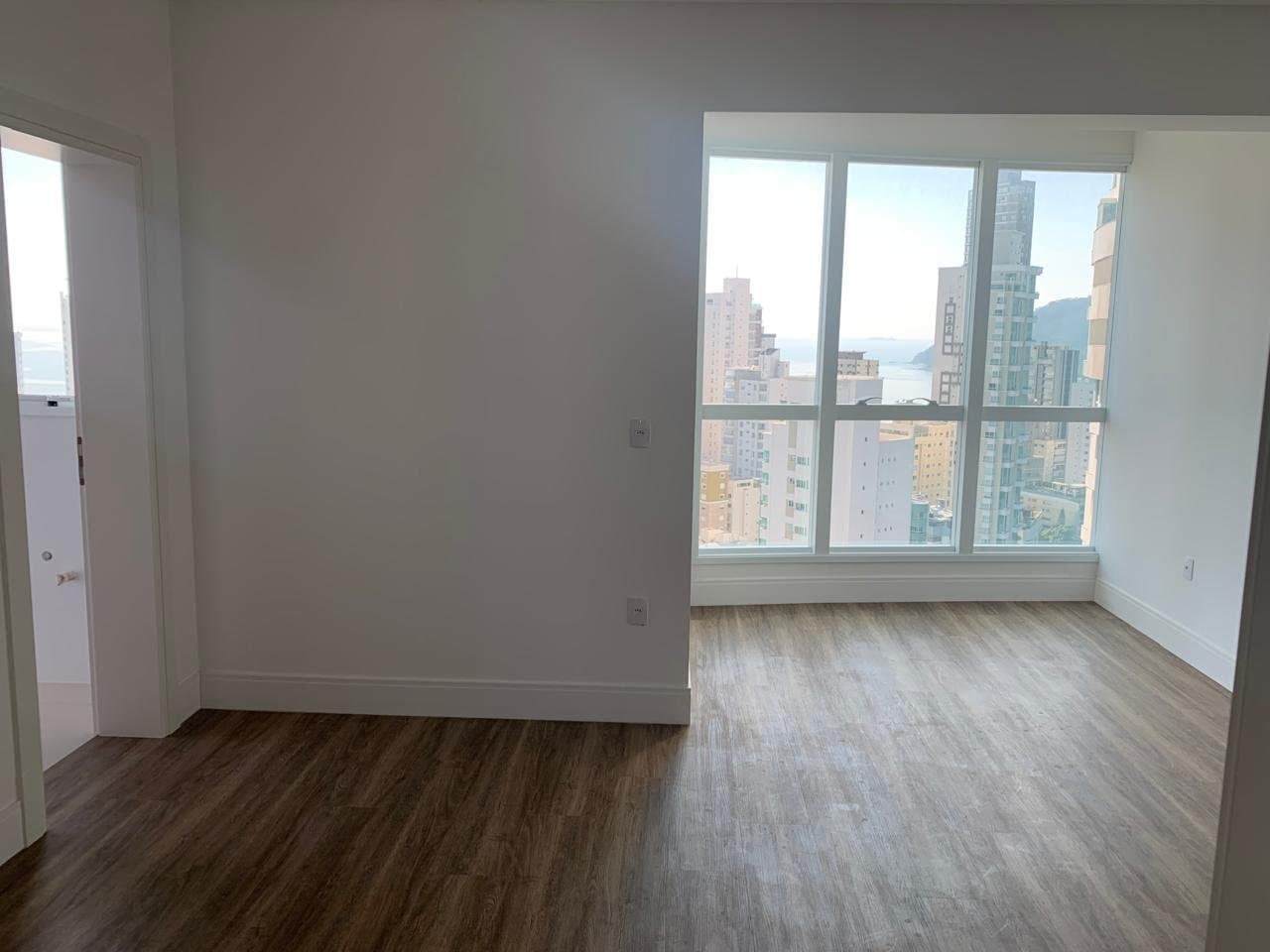 Apartamento de 4 quartos com 4 suítes e 182 m² em Bal. Camboriú
