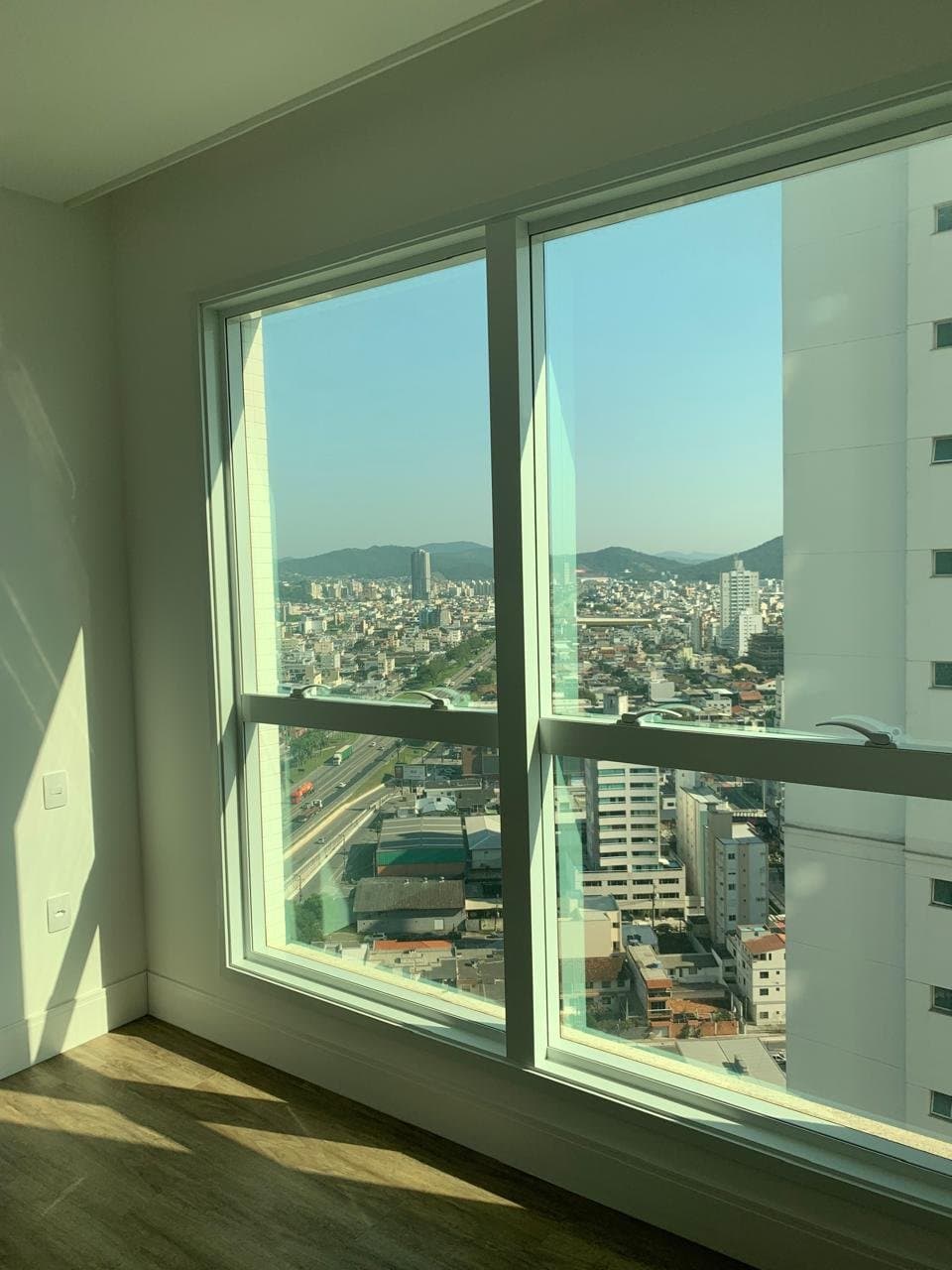Apartamento de 4 quartos com 4 suítes e 182 m² em Bal. Camboriú