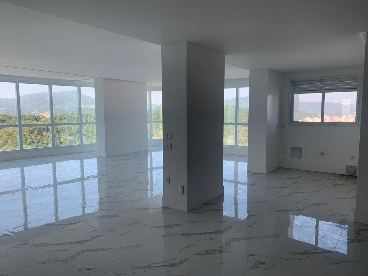 Apartamento de 3 quartos com 3 suítes e 187 m² em Bal. Camboriú