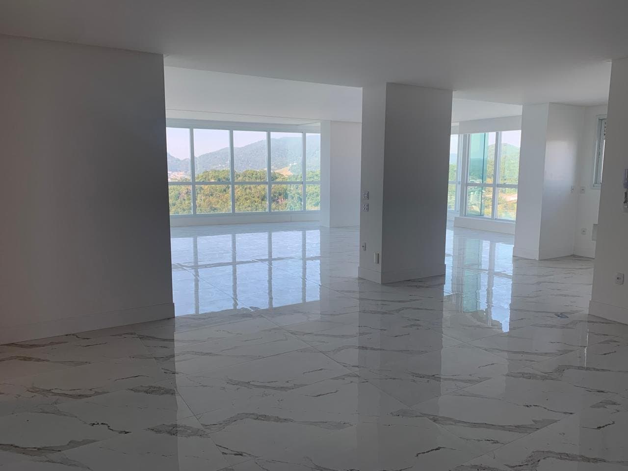 Apartamento de 3 quartos com 3 suítes e 187 m² em Bal. Camboriú