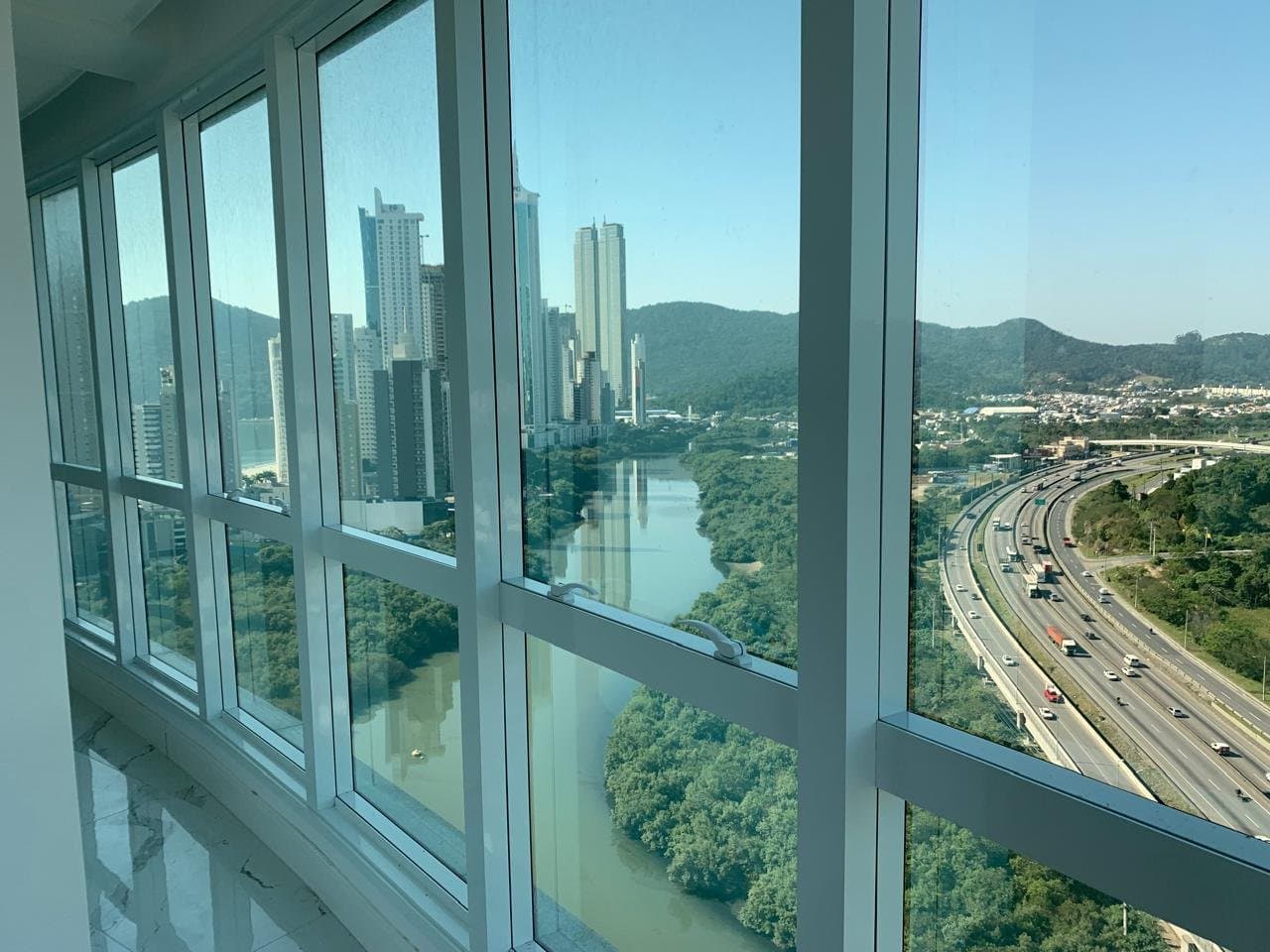 Apartamento de 3 quartos com 3 suítes e 187 m² em Bal. Camboriú