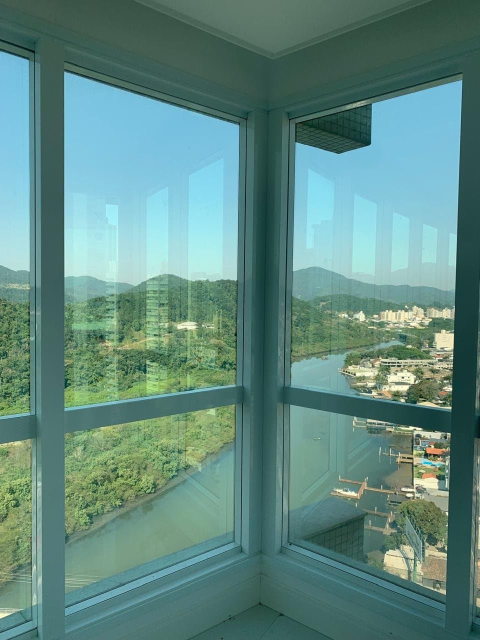Apartamento de 3 quartos com 3 suítes e 187 m² em Bal. Camboriú