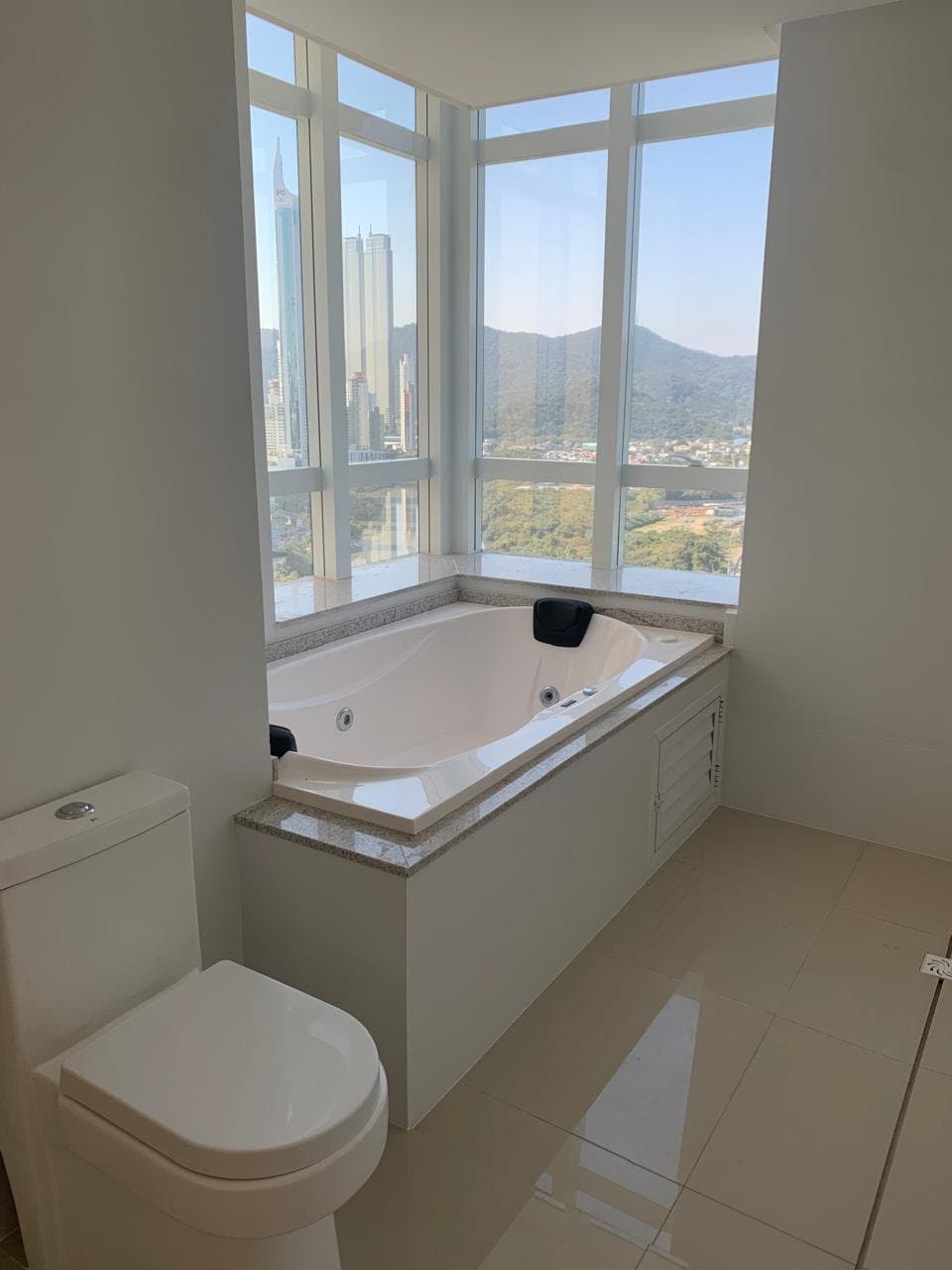 Apartamento de 3 quartos com 3 suítes e 187 m² em Bal. Camboriú