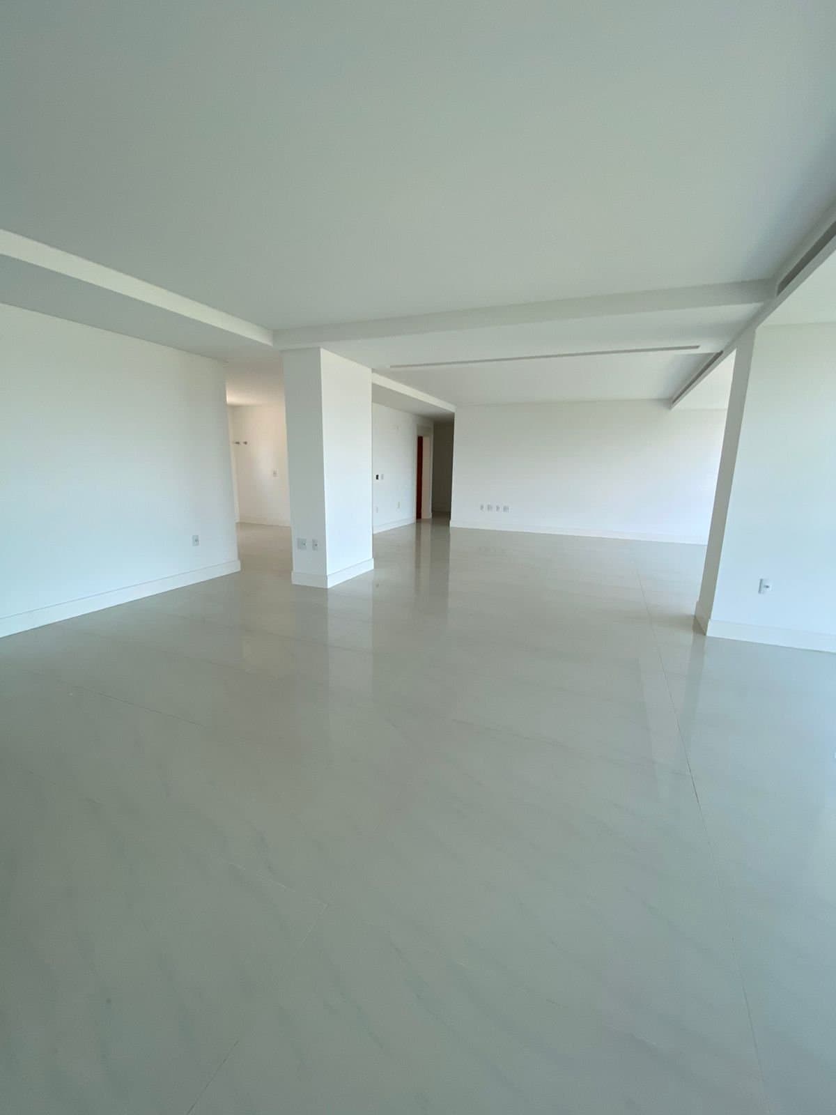 Apartamento de 4 quartos com 4 suítes e 220 m² em Bal. Camboriú