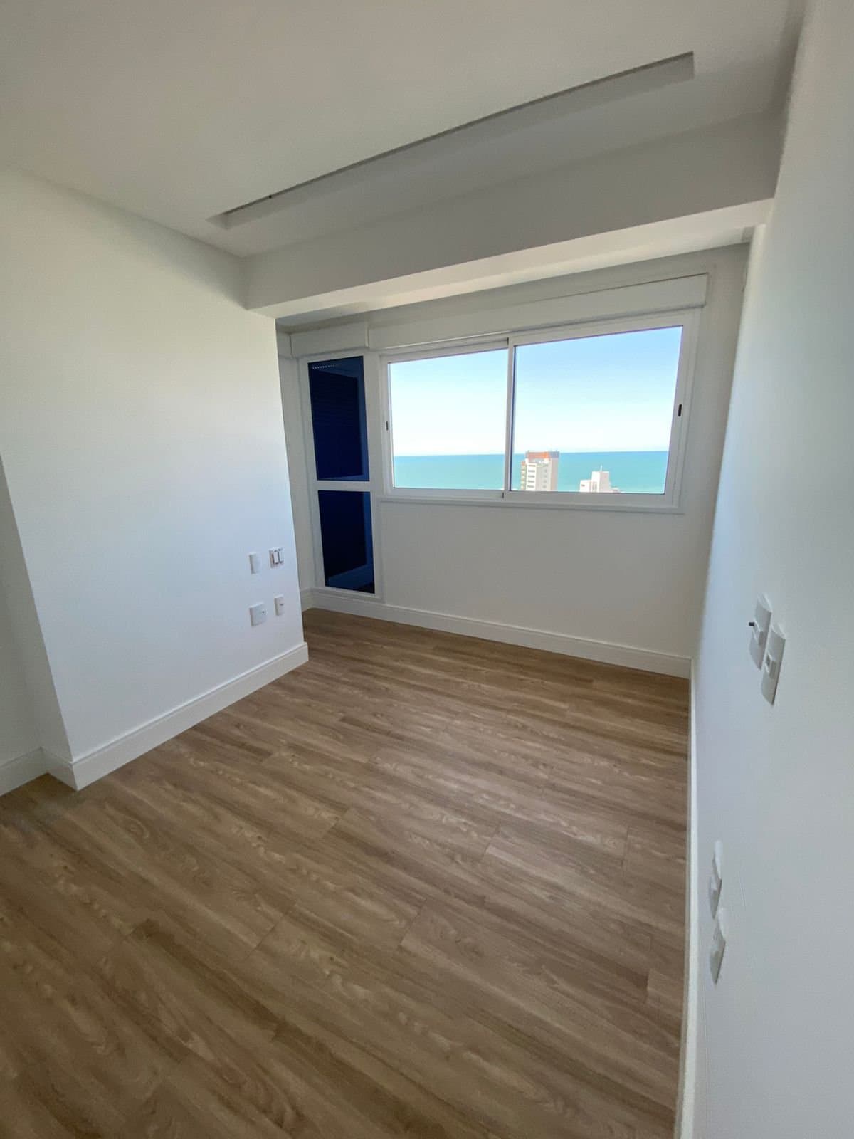 Apartamento de 4 quartos com 4 suítes e 220 m² em Bal. Camboriú