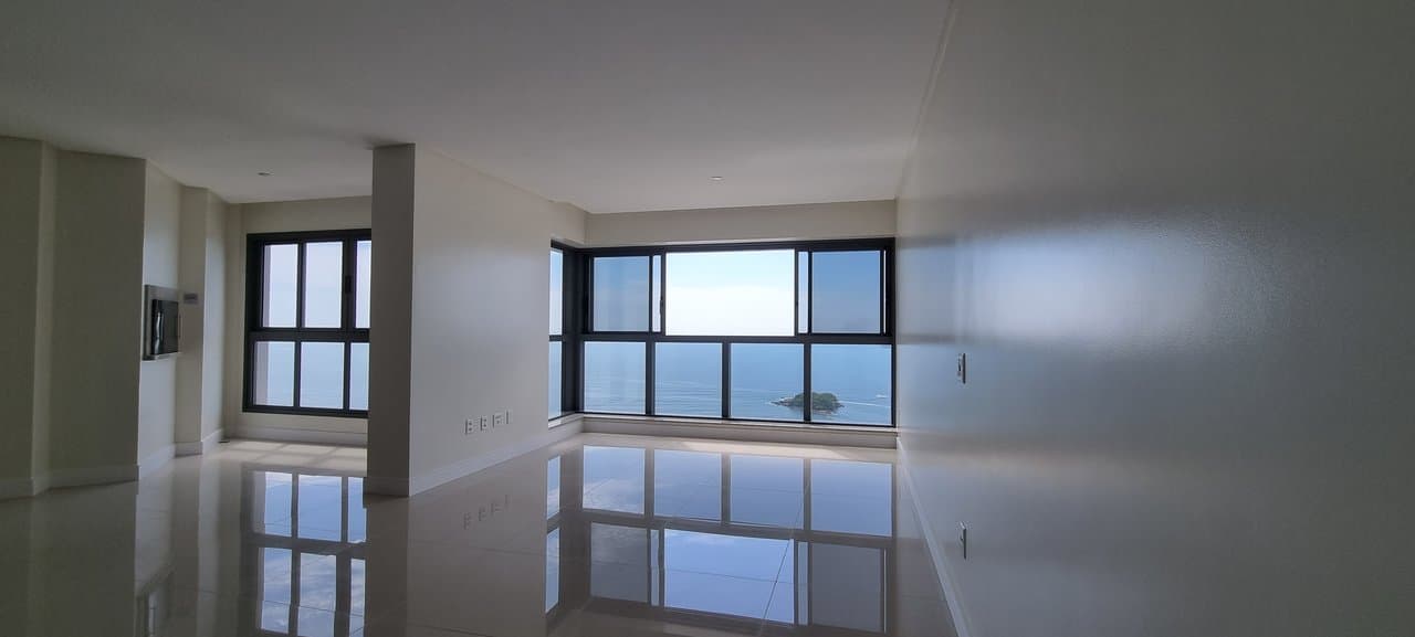 Apartamento de 4 quartos com 4 suítes e 182 m² em Bal. Camboriú
