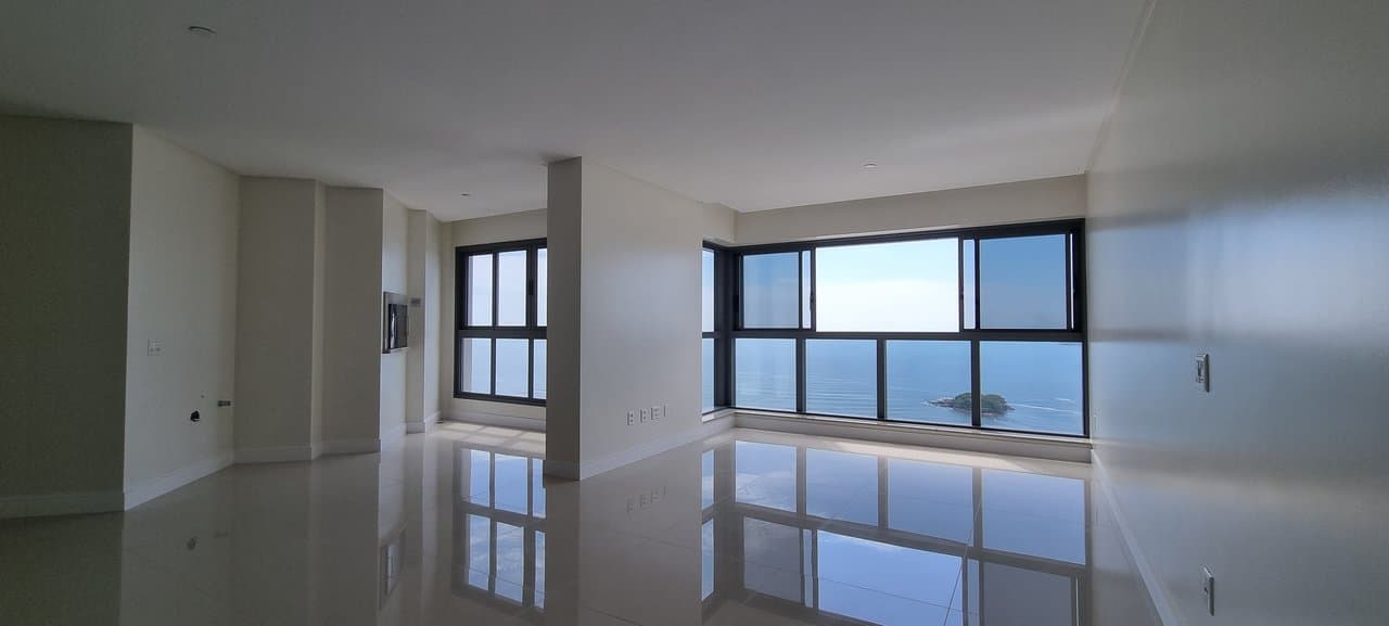 Apartamento de 4 quartos com 4 suítes e 182 m² em Bal. Camboriú