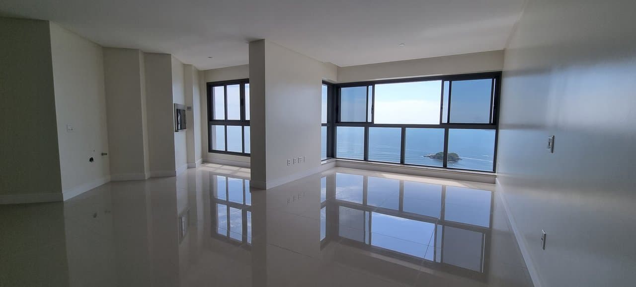 Apartamento de 4 quartos com 4 suítes e 182 m² em Bal. Camboriú