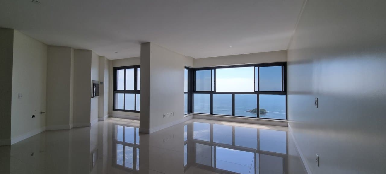 Apartamento de 4 quartos com 4 suítes e 182 m² em Bal. Camboriú
