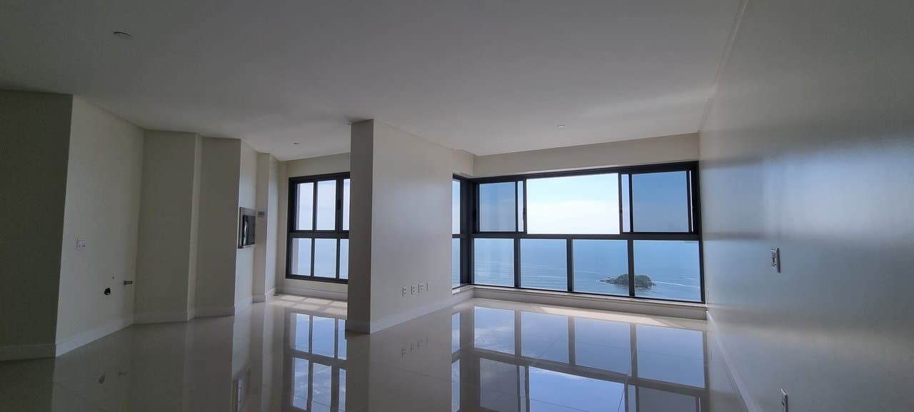 Apartamento de 4 quartos com 4 suítes e 182 m² em Bal. Camboriú