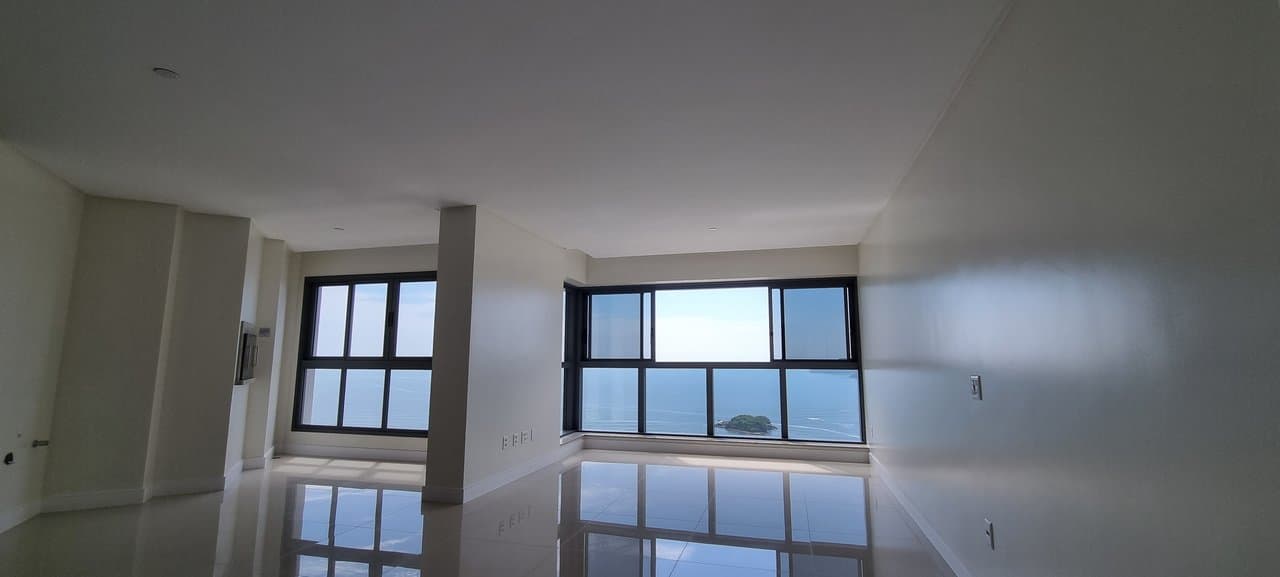 Apartamento de 4 quartos com 4 suítes e 182 m² em Bal. Camboriú
