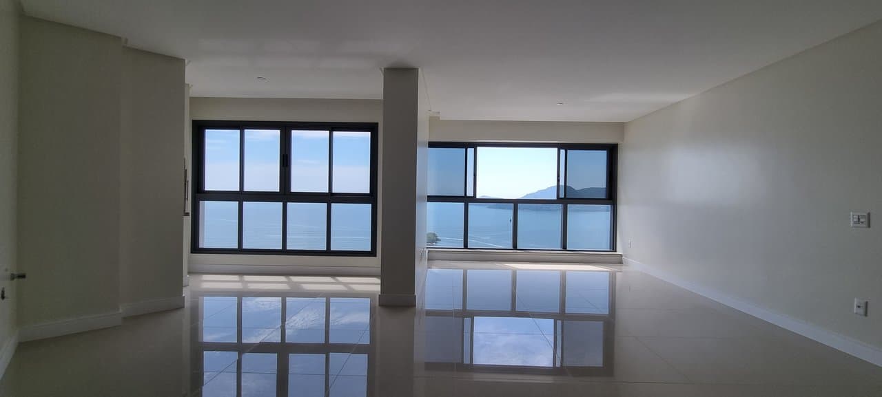 Apartamento de 4 quartos com 4 suítes e 182 m² em Bal. Camboriú