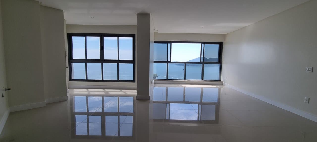 Apartamento de 4 quartos com 4 suítes e 182 m² em Bal. Camboriú