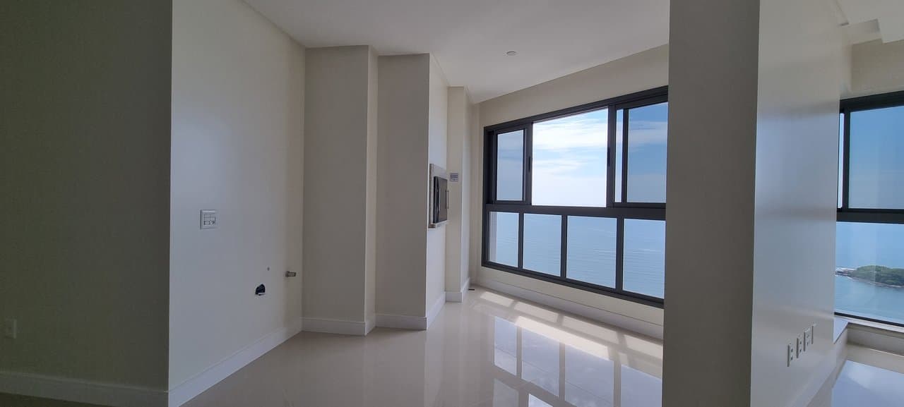 Apartamento de 4 quartos com 4 suítes e 182 m² em Bal. Camboriú