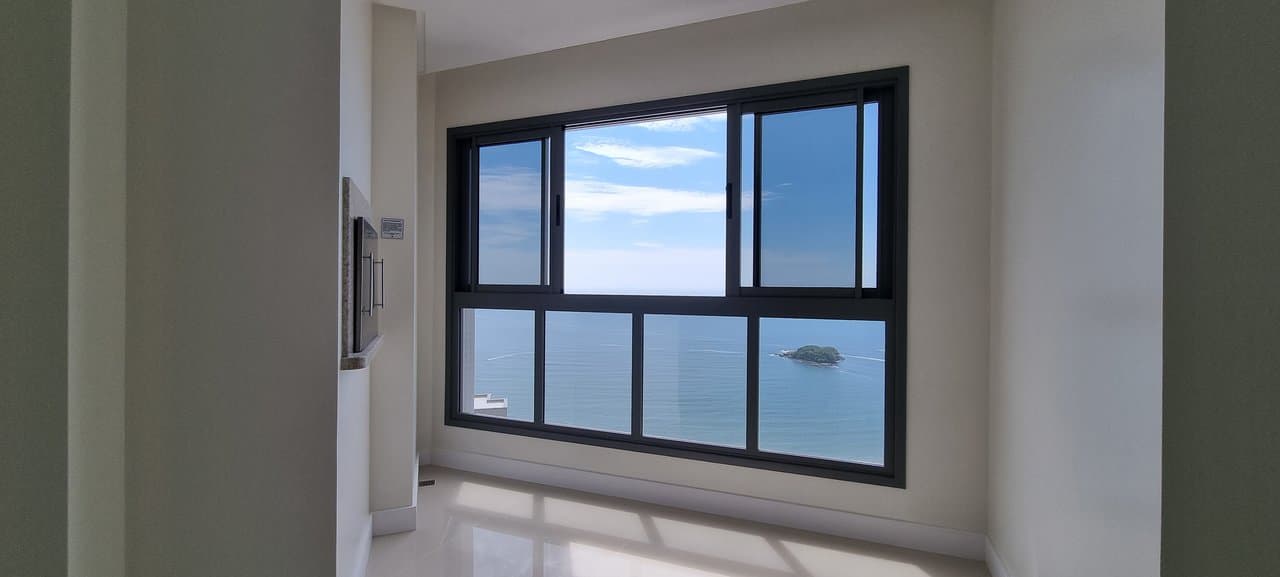 Apartamento de 4 quartos com 4 suítes e 182 m² em Bal. Camboriú