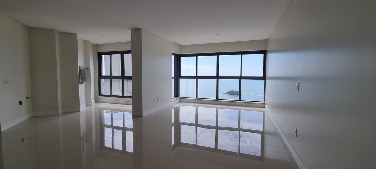 Apartamento de 4 quartos com 4 suítes e 182 m² em Bal. Camboriú