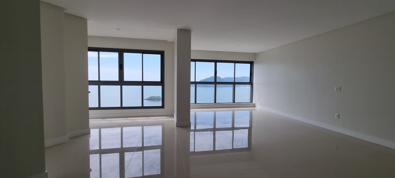 Apartamento de 4 quartos com 4 suítes e 182 m² em Bal. Camboriú