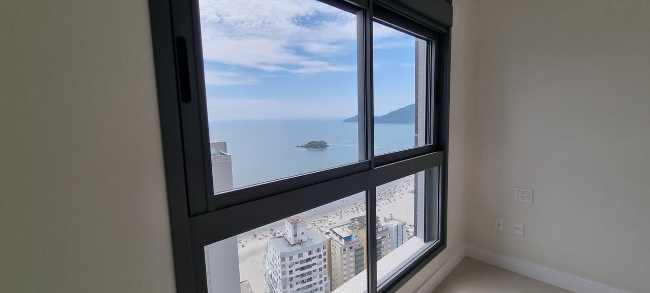 Apartamento de 4 quartos com 4 suítes e 182 m² em Bal. Camboriú