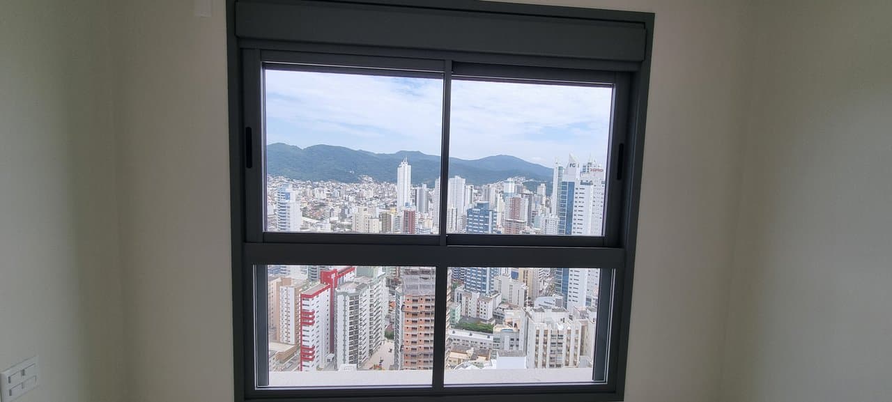 Apartamento de 4 quartos com 4 suítes e 182 m² em Bal. Camboriú