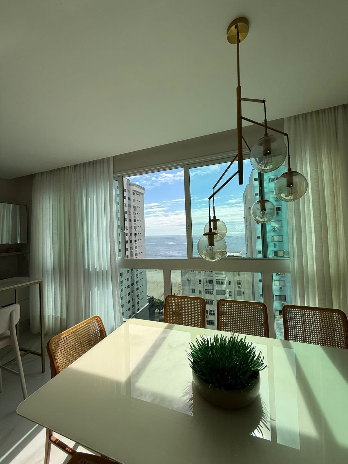 Apartamento de 3 quartos com 3 suítes e 151 m² em Bal. Camboriú