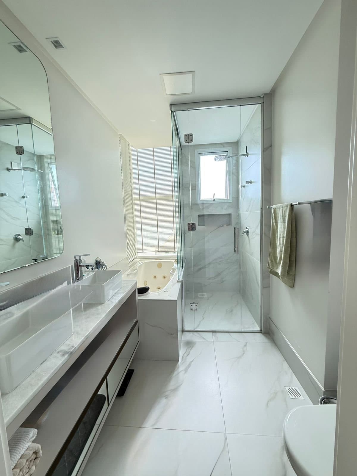 Apartamento de 3 quartos com 3 suítes e 151 m² em Bal. Camboriú