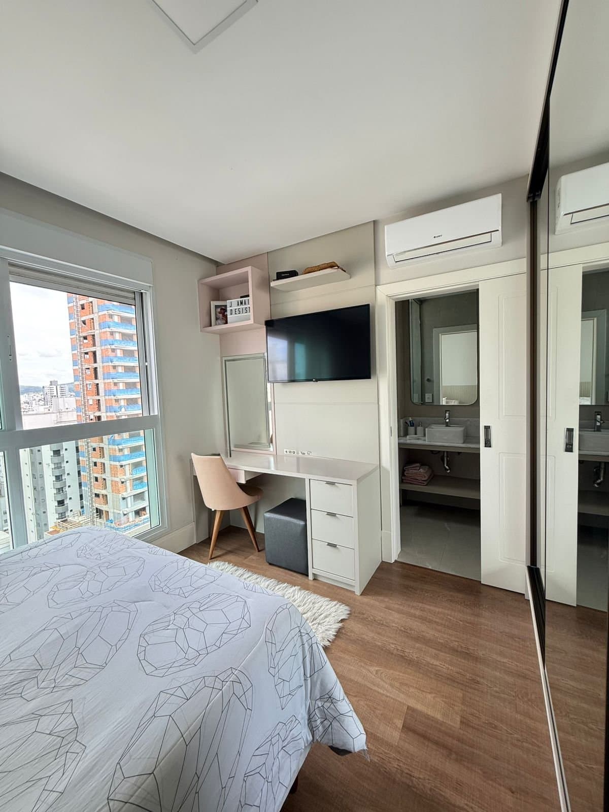 Apartamento de 3 quartos com 3 suítes e 151 m² em Bal. Camboriú