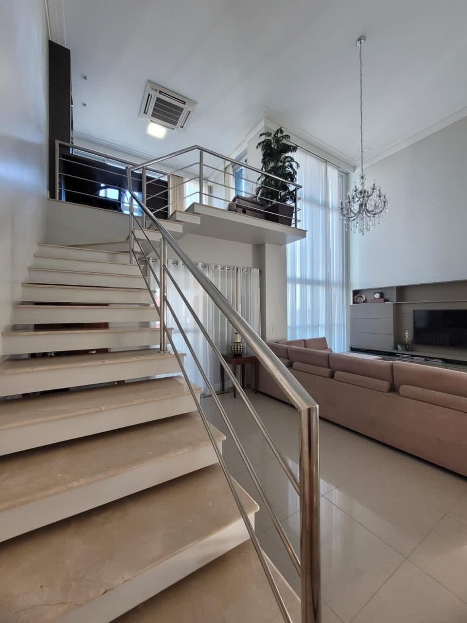 Apartamento de 3 quartos com 3 suítes e 252 m² em Bal. Camboriú