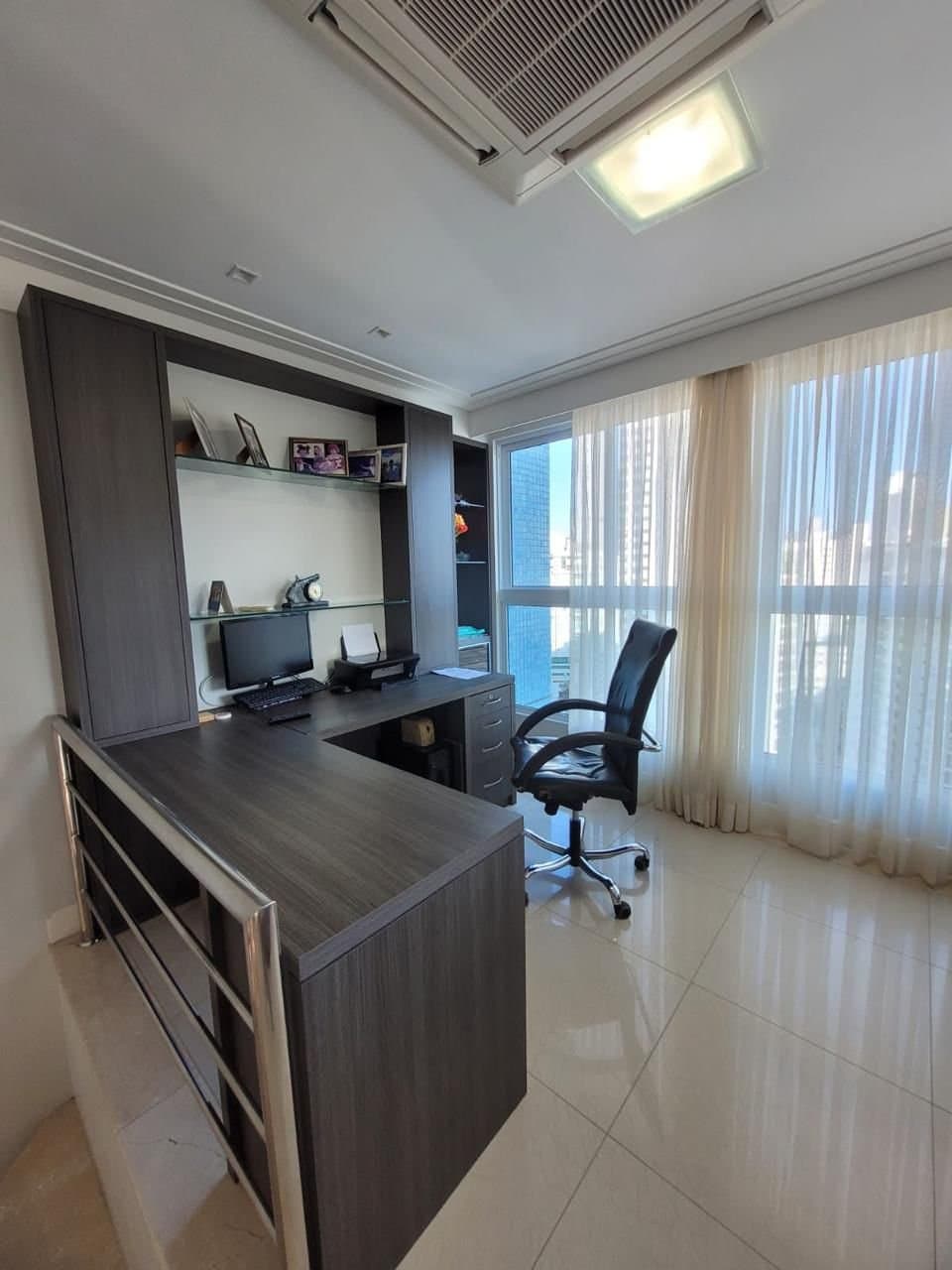 Apartamento de 3 quartos com 3 suítes e 252 m² em Bal. Camboriú