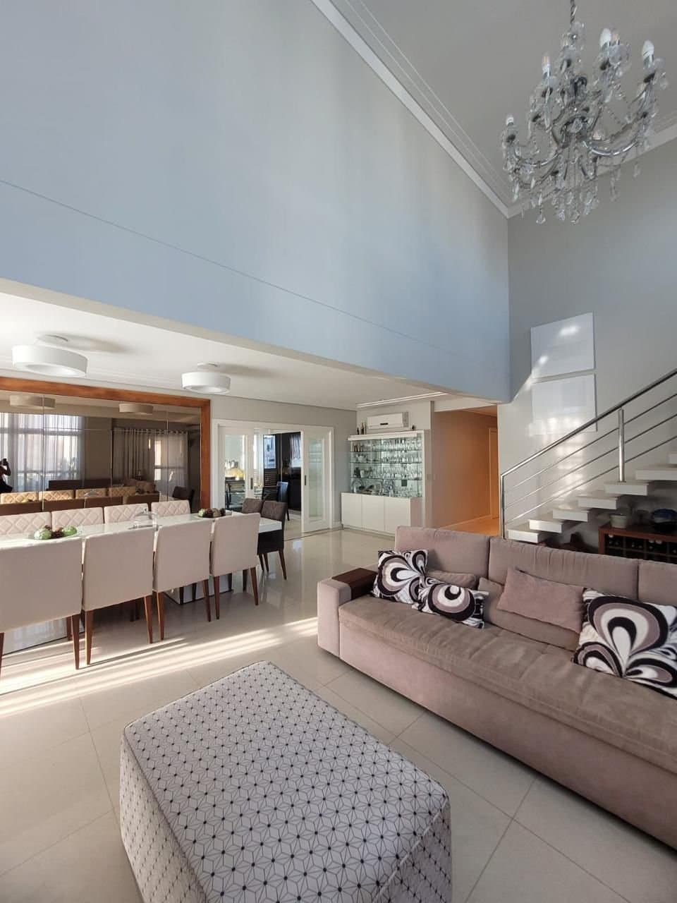 Apartamento de 3 quartos com 3 suítes e 252 m² em Bal. Camboriú