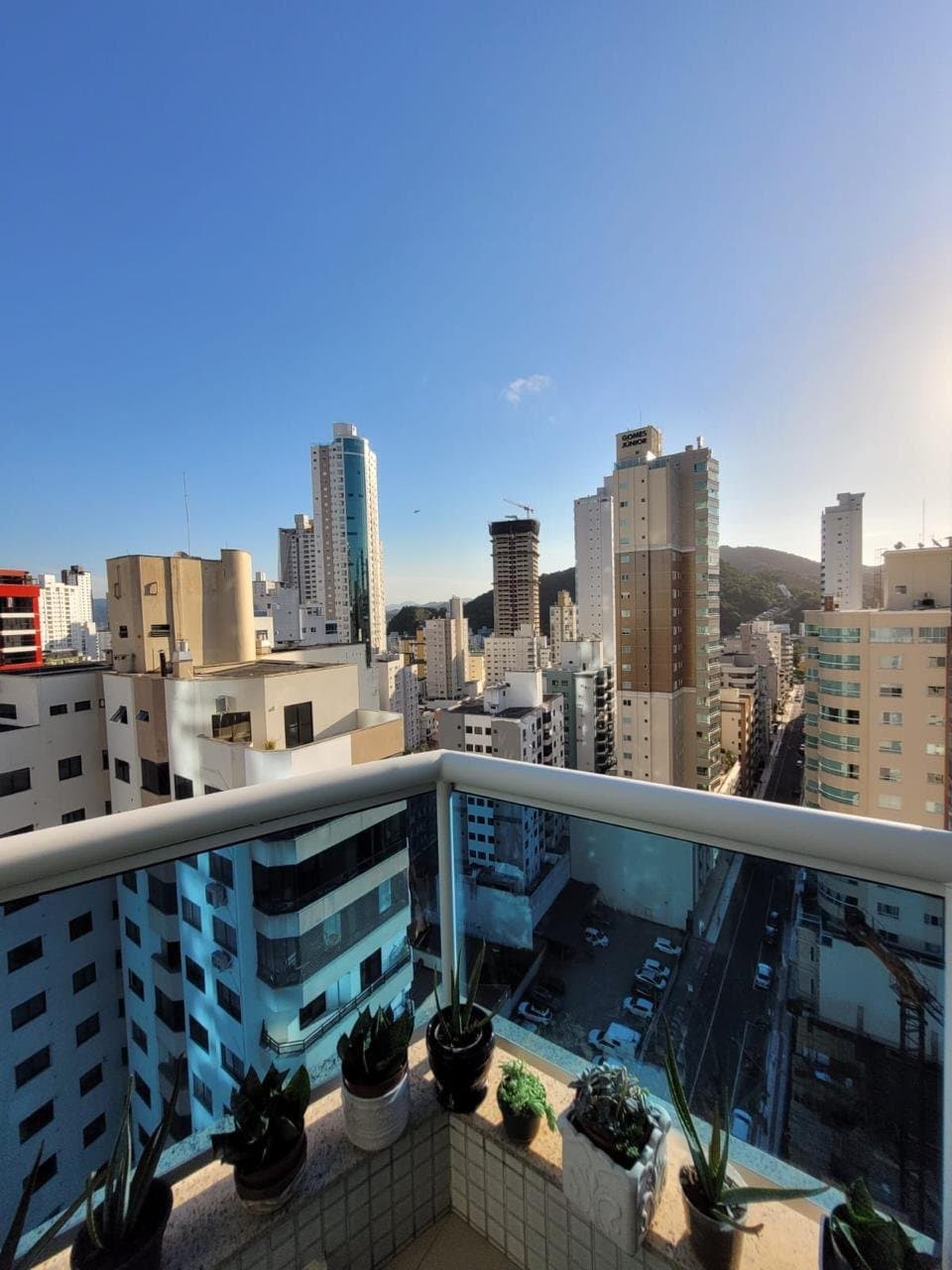 Apartamento de 3 quartos com 3 suítes e 252 m² em Bal. Camboriú