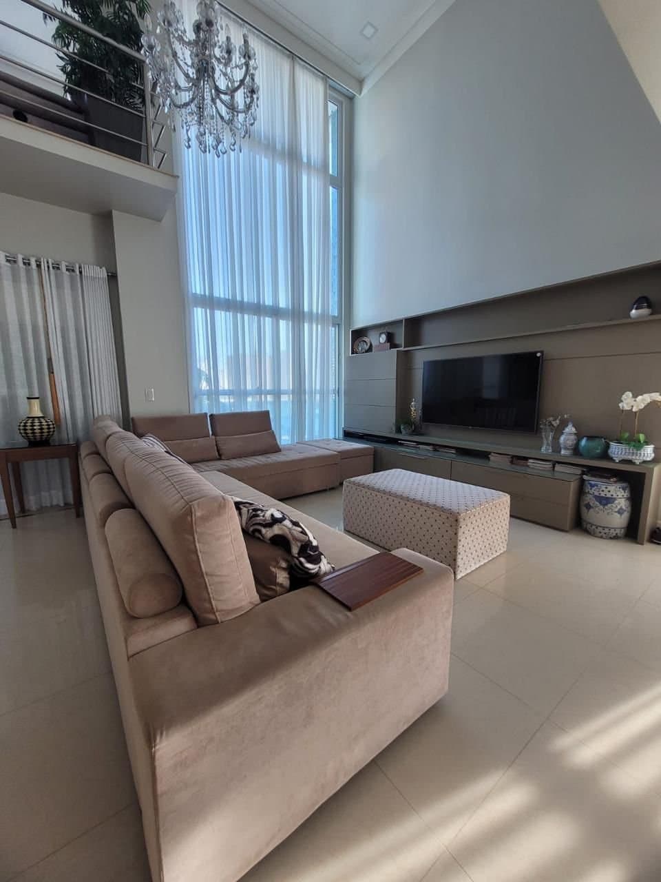 Apartamento de 3 quartos com 3 suítes e 252 m² em Bal. Camboriú