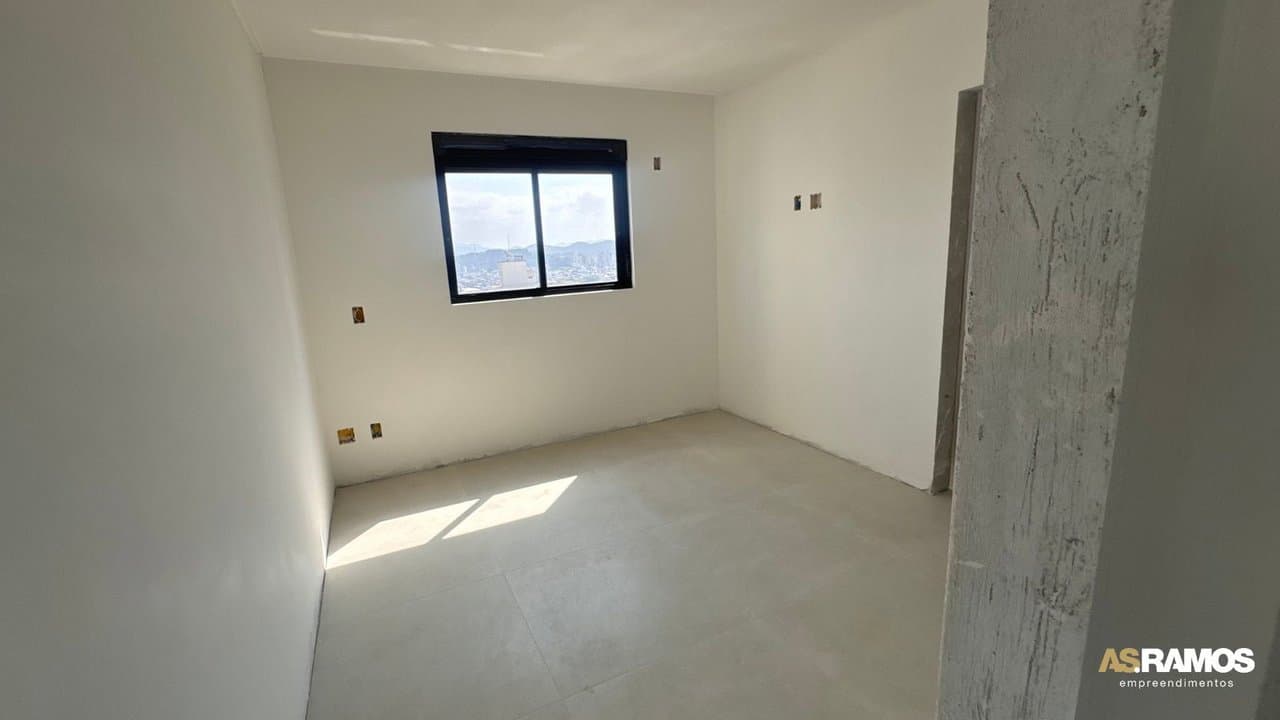 Apartamento de 3 quartos com 3 suítes e 131 m² em Bal. Camboriú