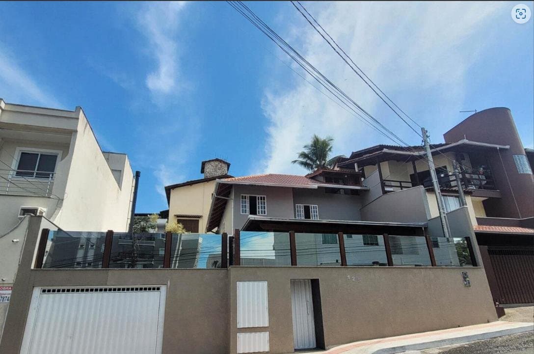Casa de 3 quartos com 1 suíte e 178 m² em Bal. Camboriú