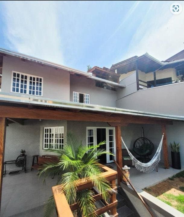 Casa de 3 quartos com 1 suíte e 178 m² em Bal. Camboriú