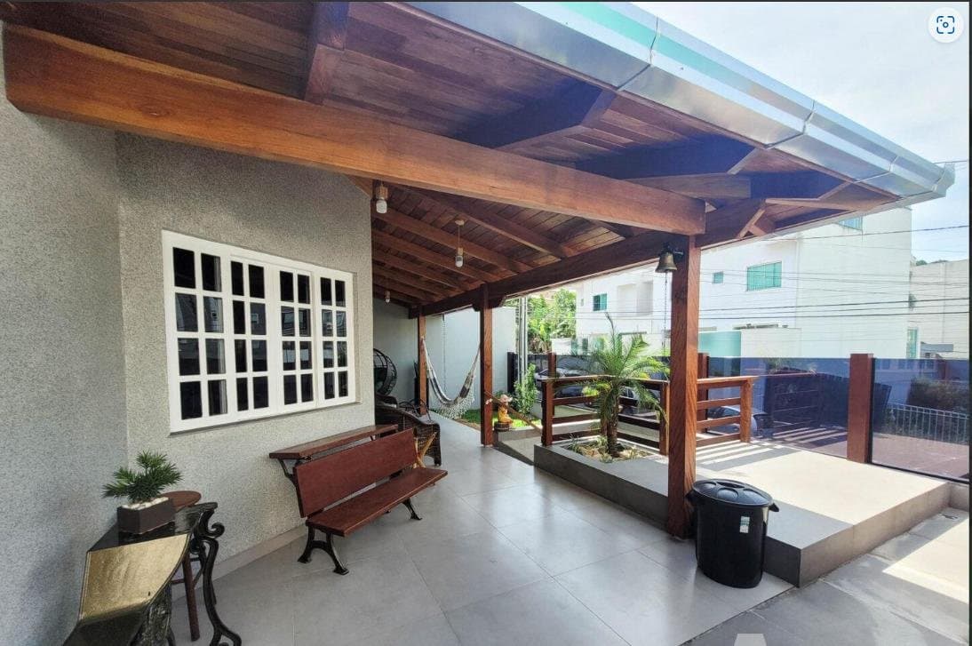 Casa de 3 quartos com 1 suíte e 178 m² em Bal. Camboriú
