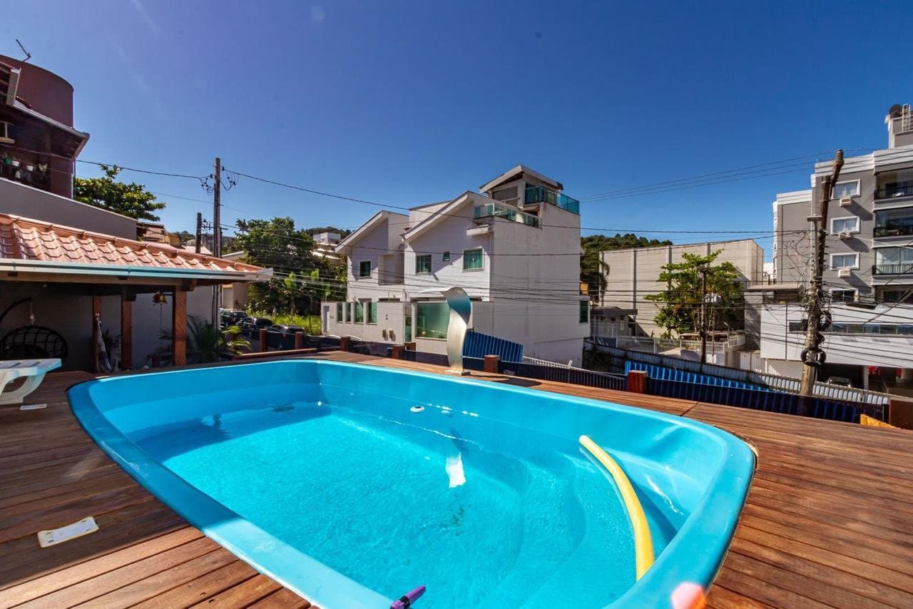 Casa de 3 quartos com 1 suíte e 178 m² em Bal. Camboriú